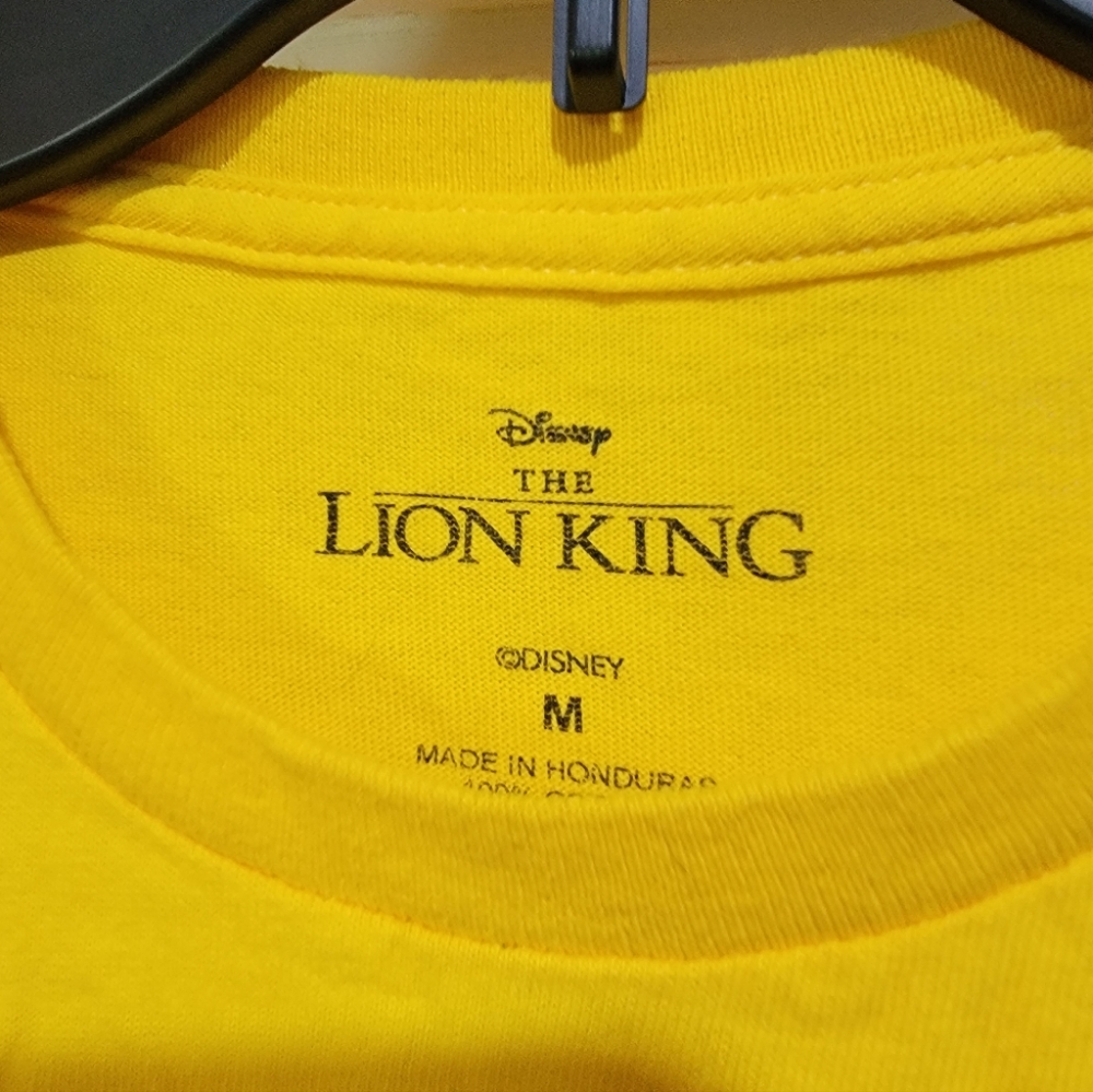 NWOT Junior's "Lion King" Crop Top. Size Medium - Picture 3 of 8